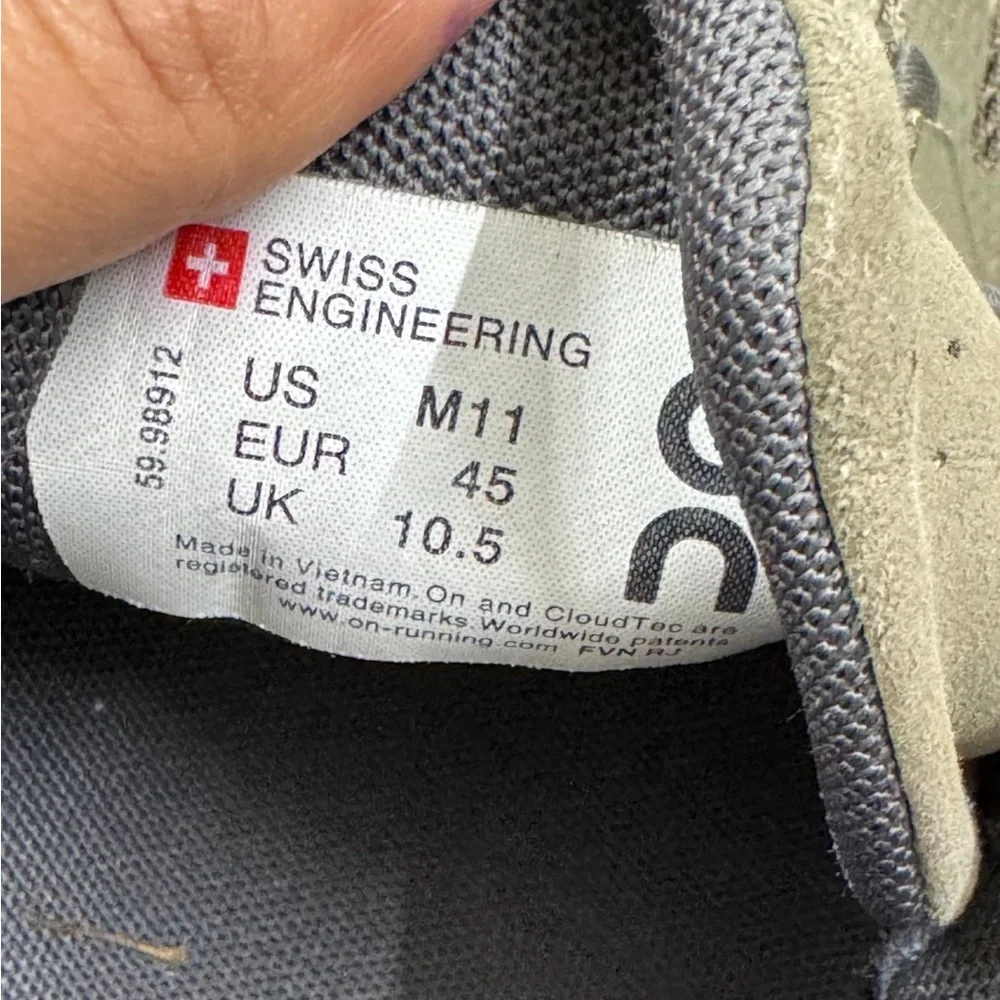 On Running‎ Men’s Athletic Shoes Size 11